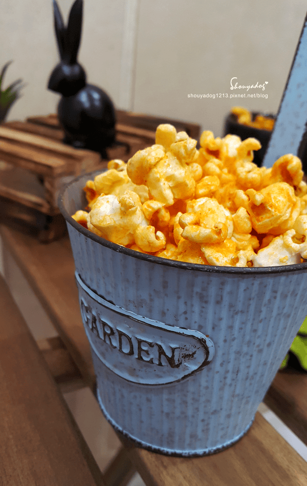 米樂繽紛爆米花,史努比罐的原味爆米花,幾米星空兔的黃巧達起司爆米花,月兔派對橘罐的巧克力爆米花,森林哈妮鹿的焦糖爆米花