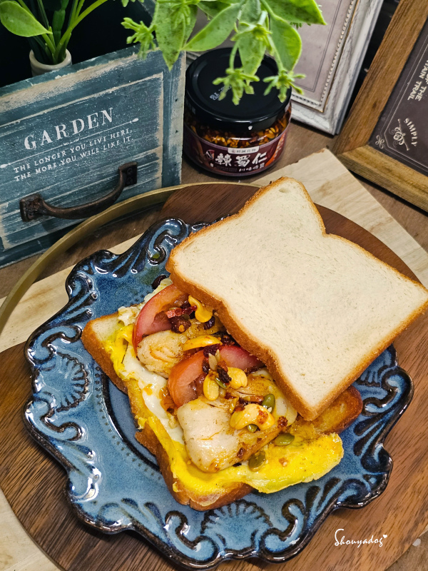 【好吃堅果辣醬推薦】初誠良物 辣蜀仁川味堅果脆醬 不管吃什麼