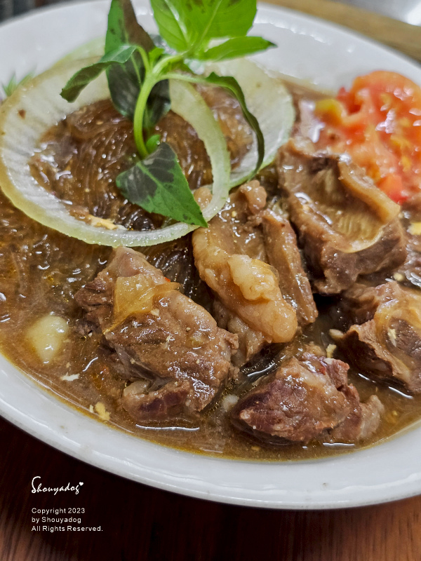 【冷凍食品】異塵牛肉麵食用心得 豪華牛肉麵開箱