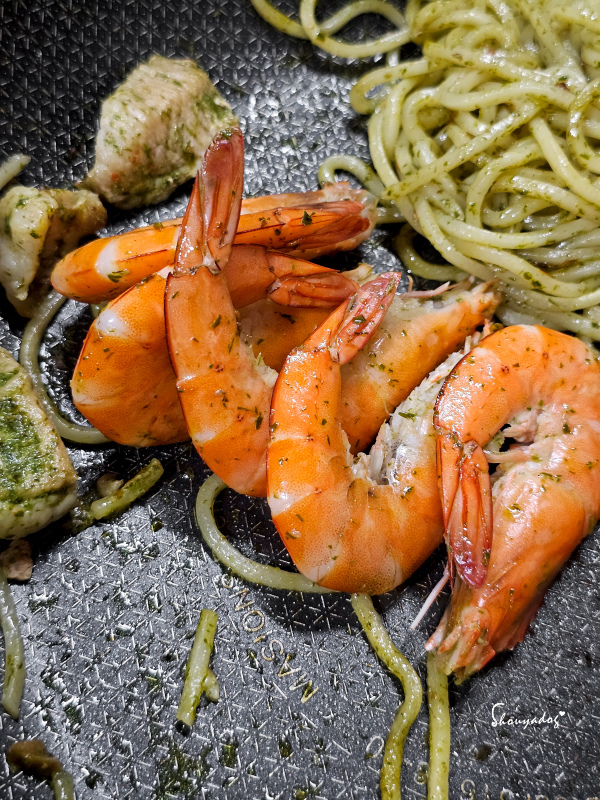 【冷凍食品】異塵牛肉麵食用心得 豪華牛肉麵開箱