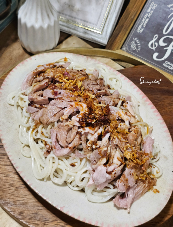 【乾拌麵開箱】初耘牛肉麵評價 好吃牛肉麵在這裡 紅燒牛肉麵 