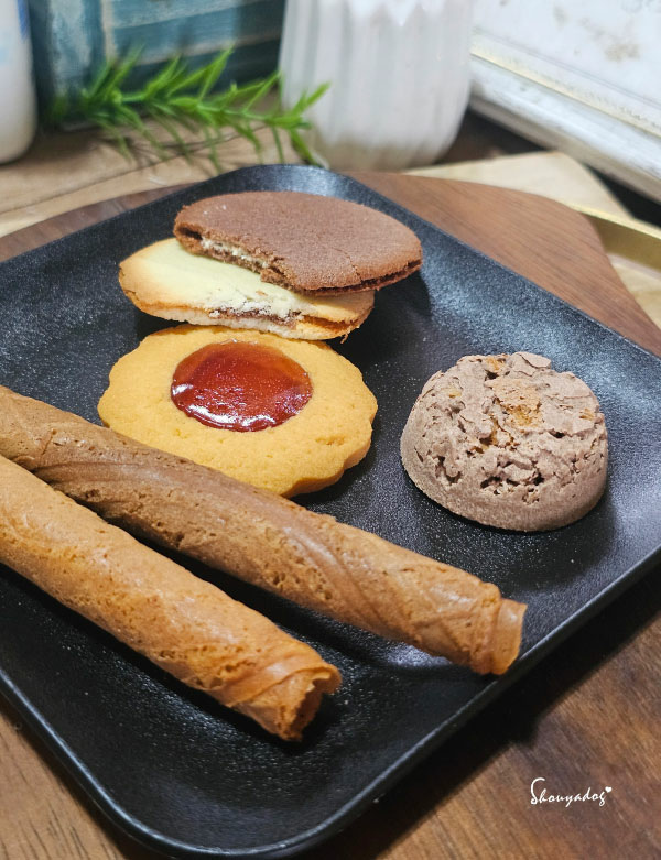 【2025新年伴手禮推薦】神戶風月堂 彌月喜餅禮盒分享 緋紅 【2025新年伴手禮推薦】神戶風月堂 彌月喜餅禮盒分享 緋紅