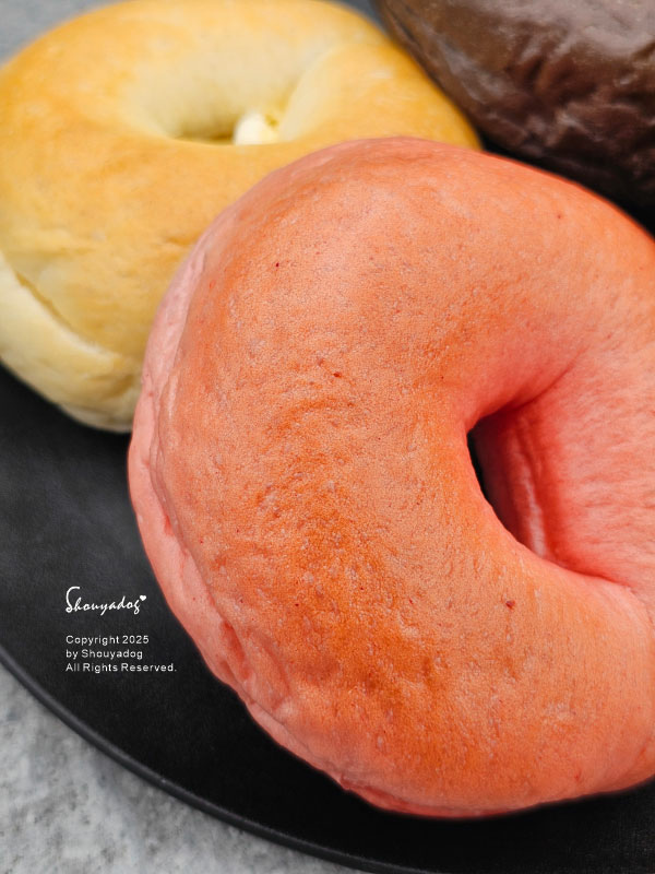 【貝果推薦】查理布朗水嫩貝果 北海道牛乳 白醬燻雞 草莓牛奶