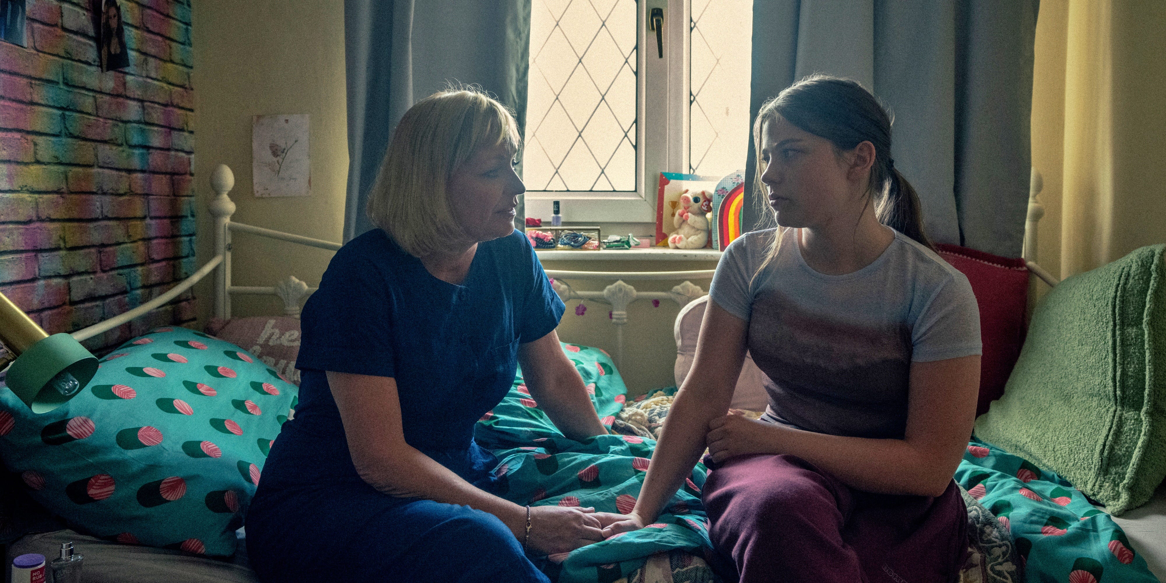 adolescence. (l to r) christine tremarco as manda miller, amélie pease as lisa miller, in adolescence. cr. courtesy of ben blackall/netflix 2024