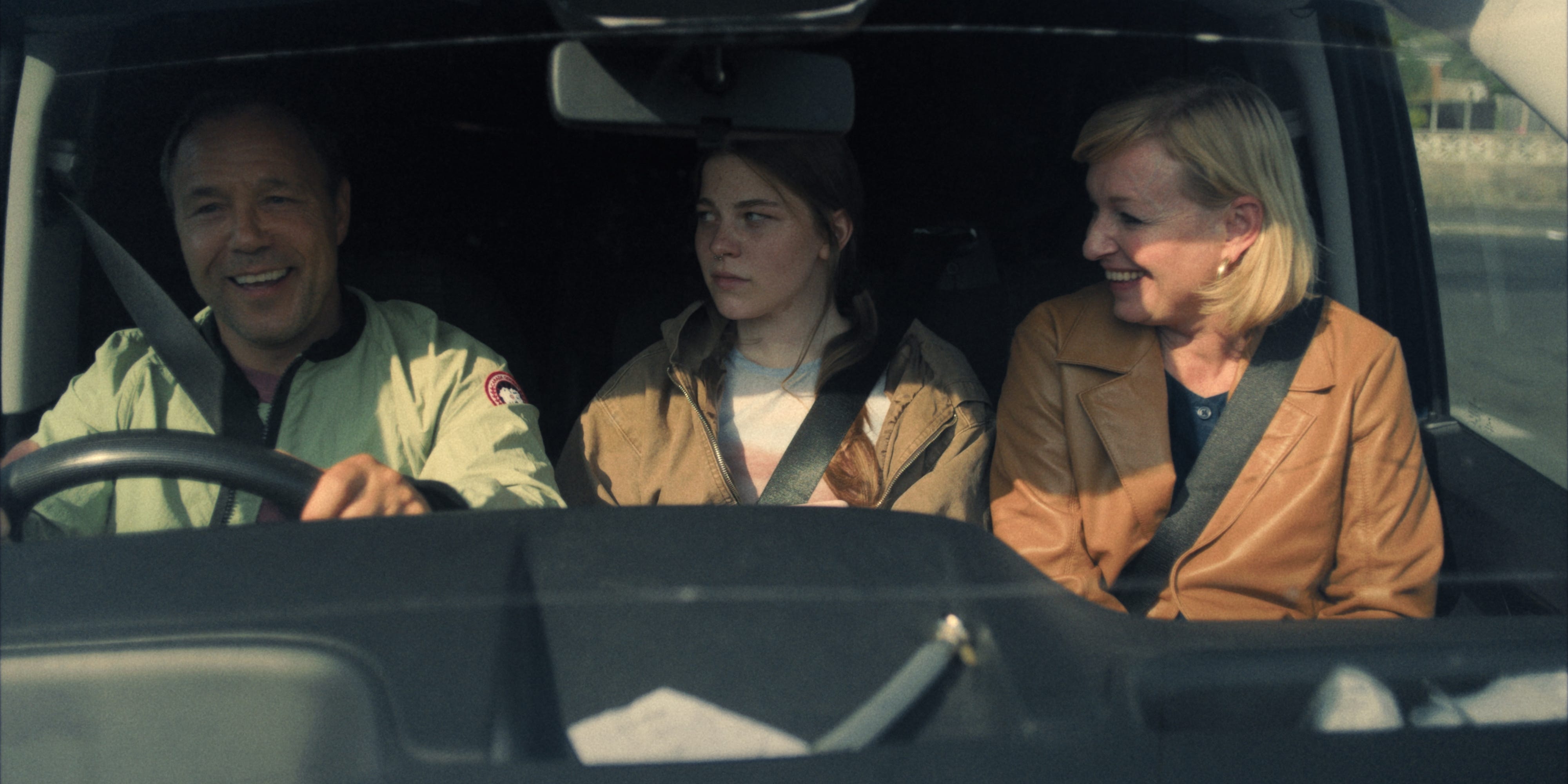 adolescence. (l to r) stephen graham as eddie miller, amelié pease as lisa miller, christine tremarco as manda miller, in adolescence. cr. courtesy of netflix 2024