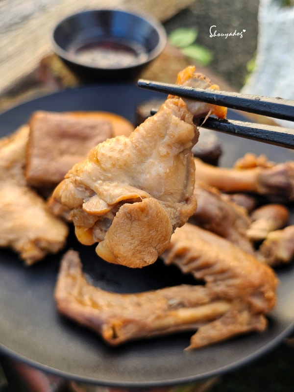 二節翅和翅小腿的肉量很飽滿，可以滿足嗜肉的靈魂，又不想一次吃太多的罪惡感