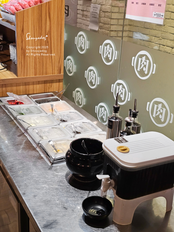 肉多多火鍋-基隆愛二店 全台全天候平假日不限時!  輕量級套餐299元起， 蔬食自助吧吃到飽，CP值超高！ (西門店.淡水店例假日除外，湯底.服務費另計)