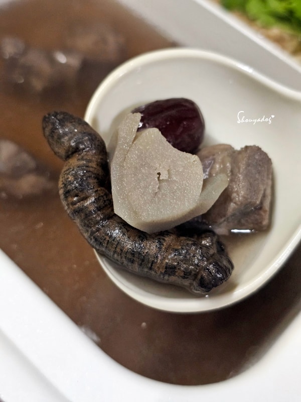 牛蒡黑豆排骨湯-冷冷的天熱熱喝真是太舒服了