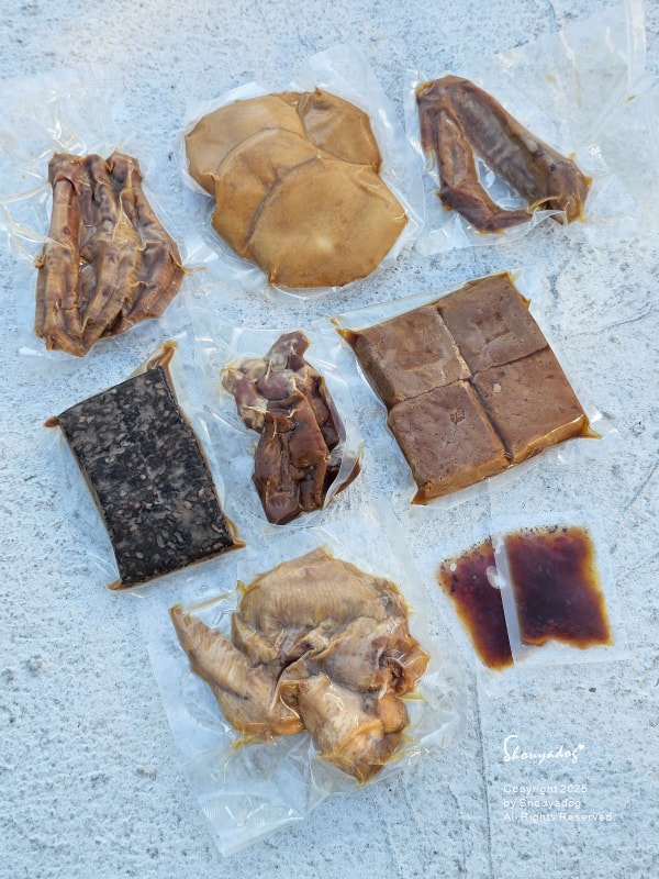 二節翅、翅小腿、雞爪、雞胗、鴨翅、白豆干滷製的豆干、超級Q彈的米血、超大塊的甜不辣，還有可愛小雞心