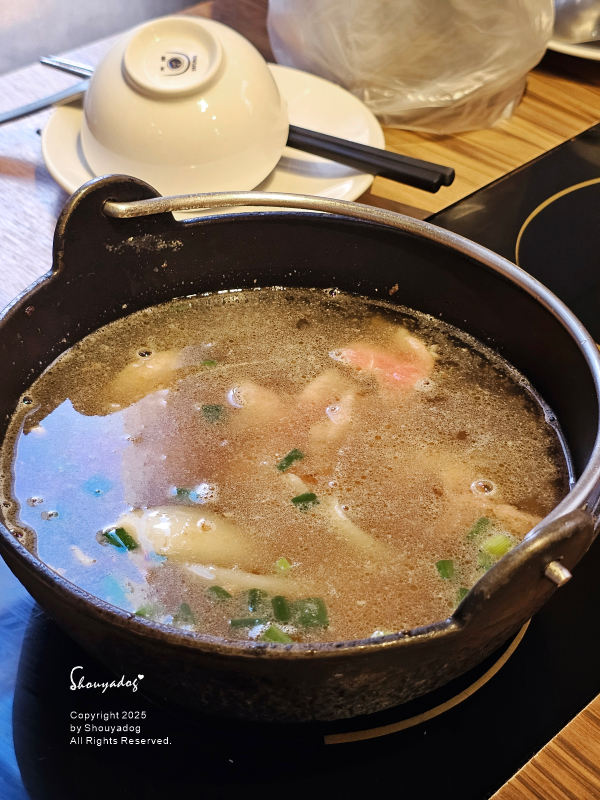 肉多多火鍋-基隆愛二店 全台全天候平假日不限時!  輕量級套餐299元起， 蔬食自助吧吃到飽，CP值超高！ (西門店.淡水店例假日除外，湯底.服務費另計)