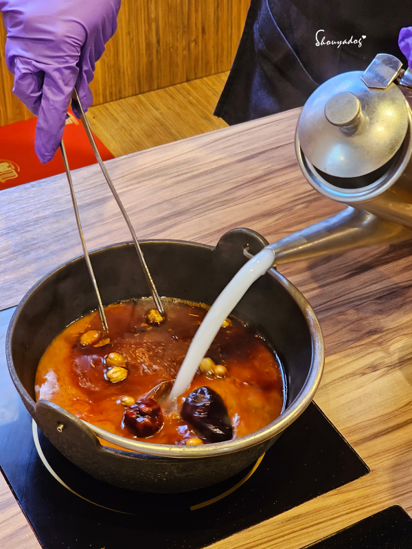 肉多多火鍋-基隆愛二店 全台全天候平假日不限時!  輕量級套餐299元起， 蔬食自助吧吃到飽，CP值超高！ (西門店.淡水店例假日除外，湯底.服務費另計)