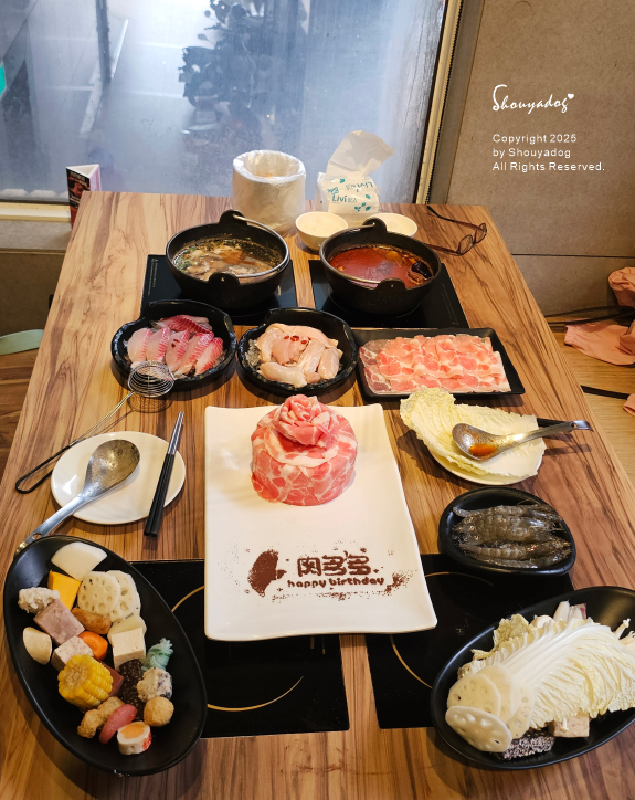 肉多多火鍋-基隆愛二店 全台全天候平假日不限時!  輕量級套餐299元起， 蔬食自助吧吃到飽，CP值超高！ (西門店.淡水店例假日除外，湯底.服務費另計)