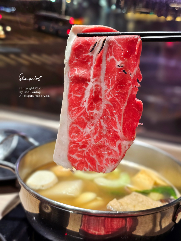 基隆中華郵輪文旅-吃火鍋慶生-涮肉片