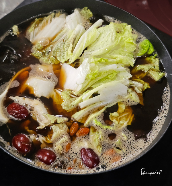 3道暖心的雞湯料理｜KKLife 黑蒜藥膳雞湯 人蔘紅棗雞湯 牛蒡山藥雞湯