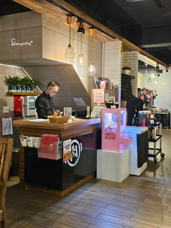 肉多多火鍋-基隆愛二店 全台全天候平假日不限時!  輕量級套餐299元起， 蔬食自助吧吃到飽，CP值超高！ (西門店.淡水店例假日除外，湯底.服務費另計)