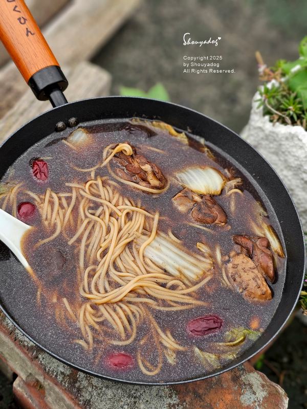 3道暖心的雞湯料理｜KKLife 黑蒜藥膳雞湯 人蔘紅棗雞湯 牛蒡山藥雞湯