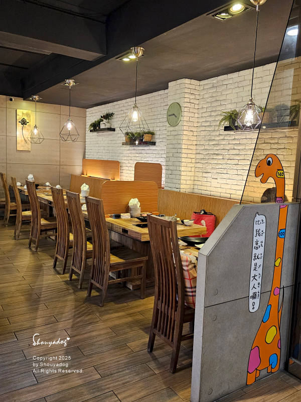 肉多多火鍋-基隆愛二店 全台全天候平假日不限時!  輕量級套餐299元起， 蔬食自助吧吃到飽，CP值超高！ (西門店.淡水店例假日除外，湯底.服務費另計)