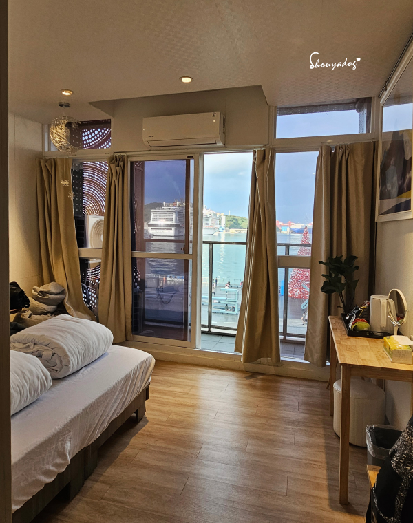 中華郵輪文旅-清新風格景觀四人房內部設計