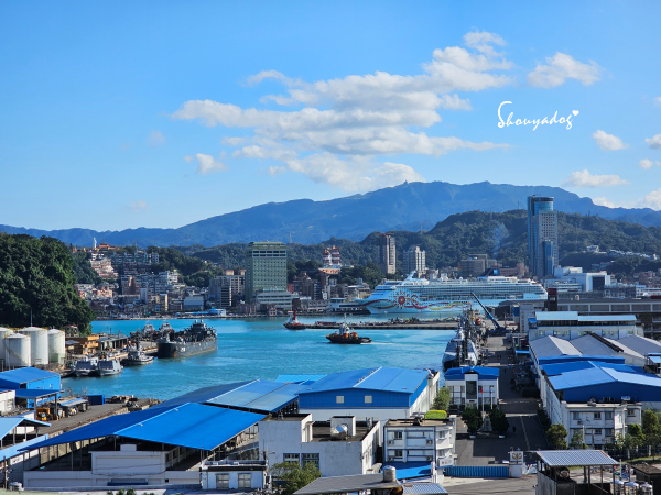 微醺的肌肉男咬勁|用 Howmama 罐頭變出一桌法式私廚料理! - 第12張圖 天台午后微醺餐桌美景