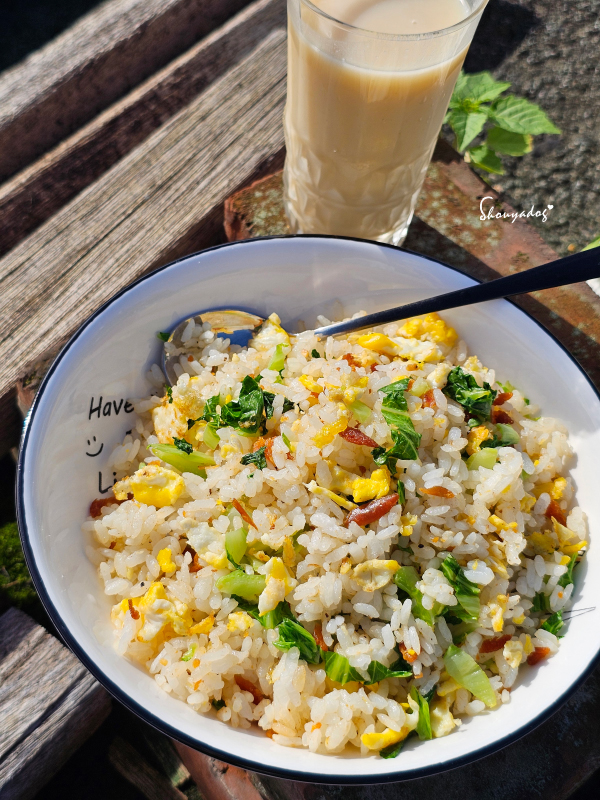 使用自己喜歡的餐具享用烏魚子炒飯