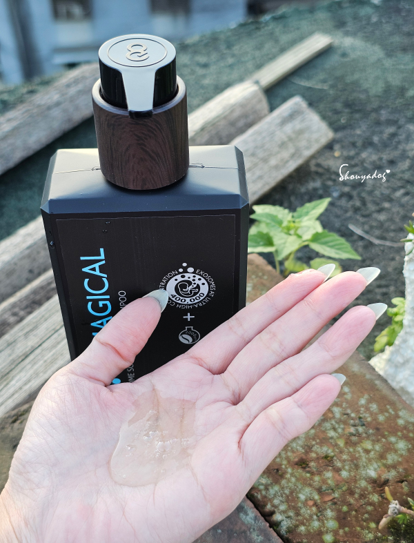 強韌頭皮潔淨露質地特寫