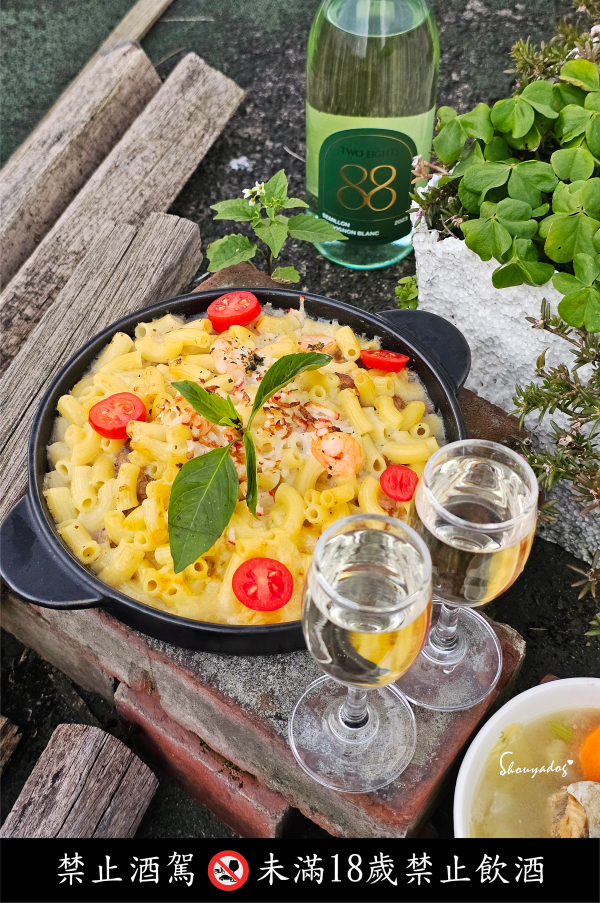 微醺的肌肉男咬勁|用 Howmama 罐頭變出一桌法式私廚料理! - 第22張圖 奶油白酒鯖魚湯搭配白酒