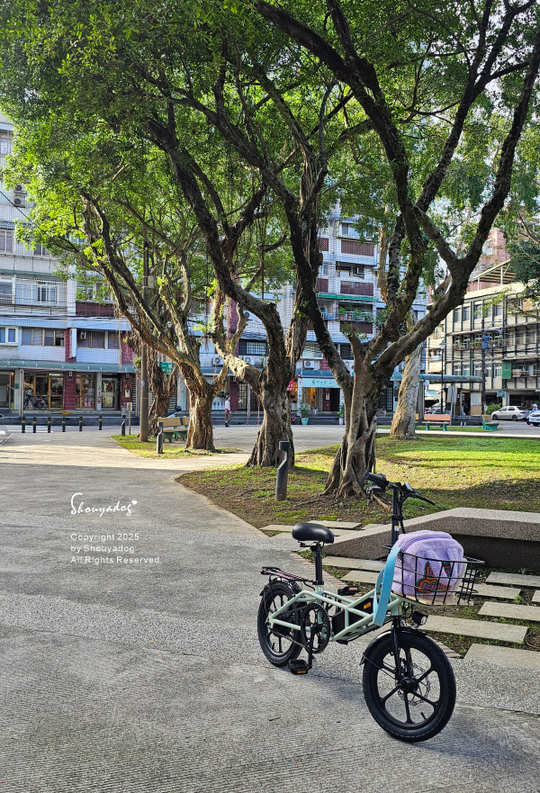 CyberCycle Antelope 小羚羊 多功能親子電輔車|小個子也能輕鬆駕馭的雲朵坐騎 - 第3張圖 CyberCycle小羚羊電輔車-我的雲朵坐騎-在公園的美照