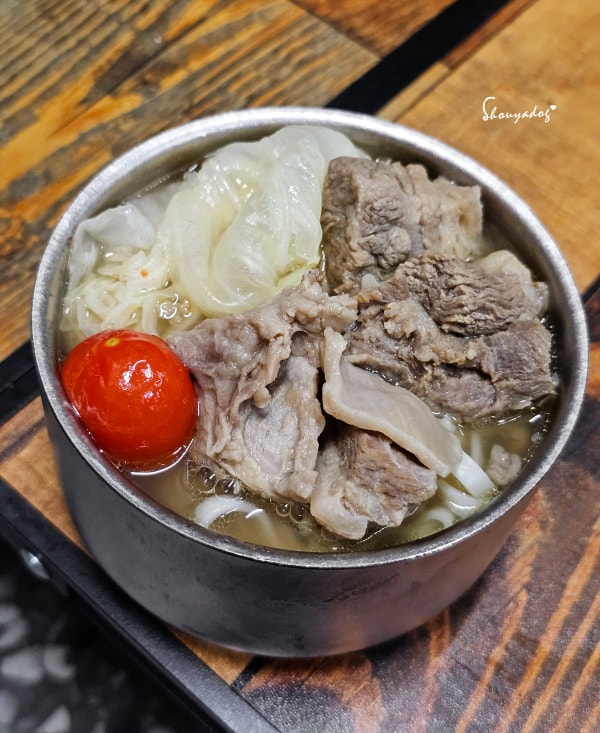 1250g 爆量牛肉爐-與高麗菜一起裝碗