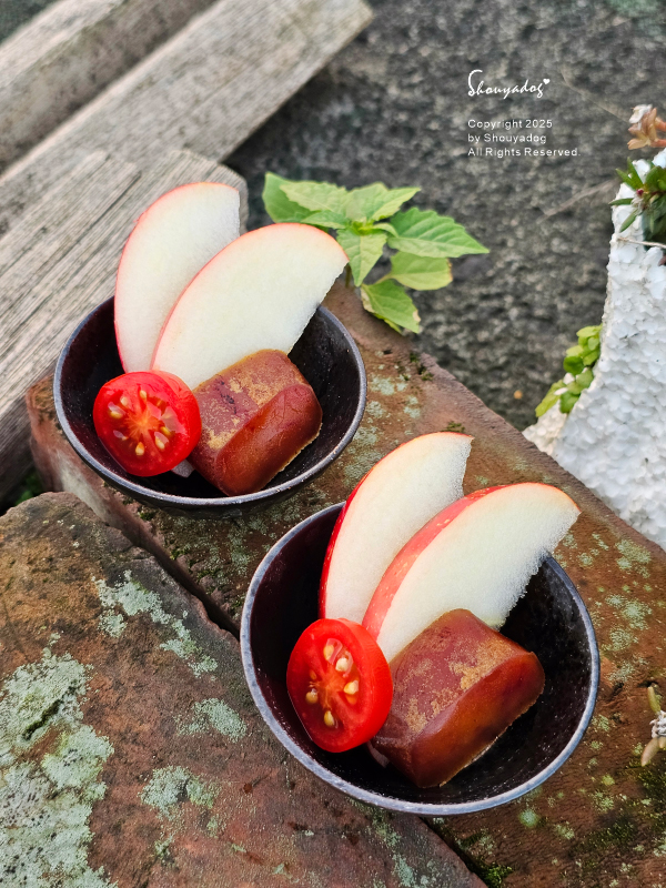 烏魚子與蘋果片的初戀組合：清脆蘋果中和濃郁鹹香，天造地設的美味