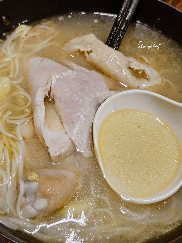 清澈又有支撐力的湯-在寒冷的夜裡-喝起來不只暖胃也暖心