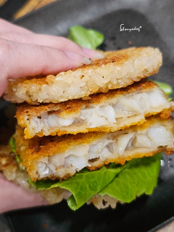 米餅與炸魚排手作米漢堡-冷凍食材供應商-一站式餐飲補給-多汁魚排特寫