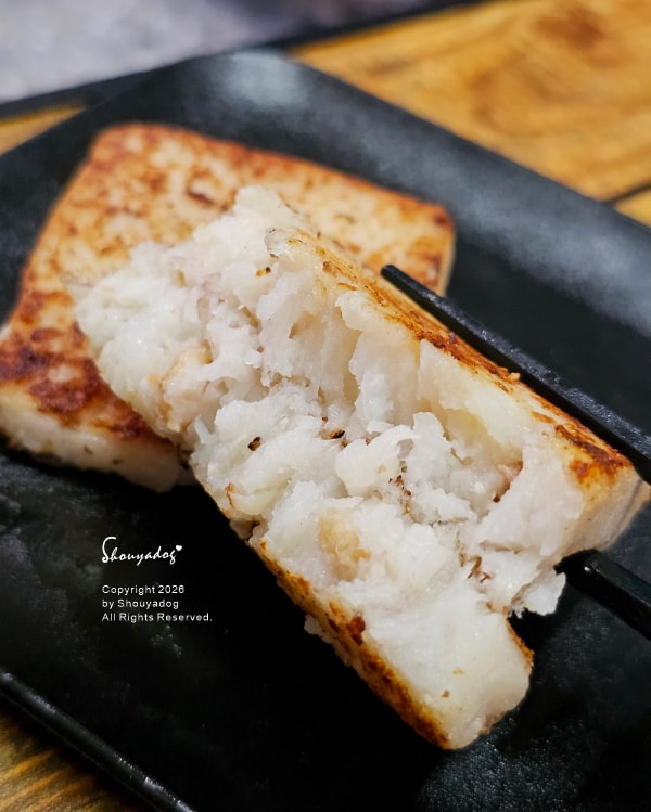 宅配港點推薦|凍了點心:蜜汁叉燒包、港式蘿蔔糕、鮮蝦餃皇的隱藏版蒸法,在家也能港式飲茶 - 第14張圖 港式蘿蔔糕推薦-凍了點心-外酥內軟口感-細綿的斷面