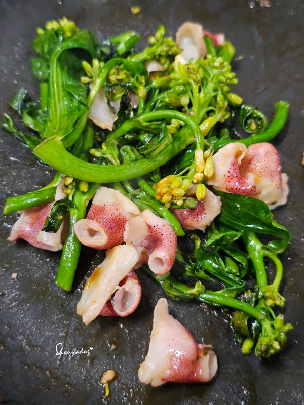 椰汁辣椒炒醬料理-泰式炒海鮮-章魚嘴芥菜花食譜-翻炒