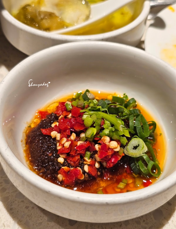 台北食記|海底撈火鍋信義微風南山店:傳承台灣一號店精神!三月兩老慶生大禮包、川劇變臉、會跳動的蛙?初體驗驚喜全紀錄 - 第20張圖 海底撈信義微風南山店-沾醬