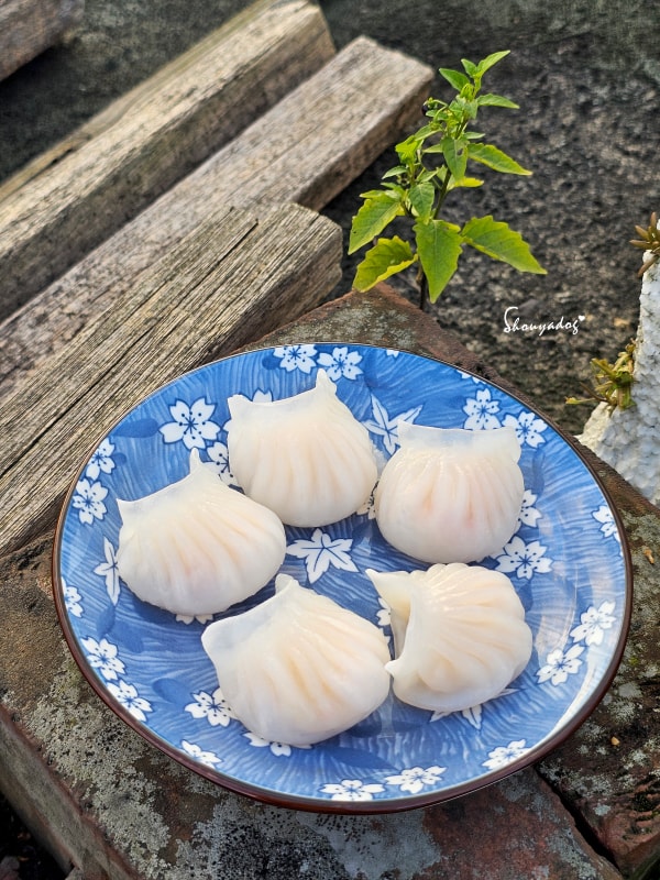 宅配港點推薦|凍了點心:蜜汁叉燒包、港式蘿蔔糕、鮮蝦餃皇的隱藏版蒸法,在家也能港式飲茶 - 第4張圖 鮮蝦餃皇:美味的蒸法撇步,鎖住整隻蝦仁的鮮甜彈脆