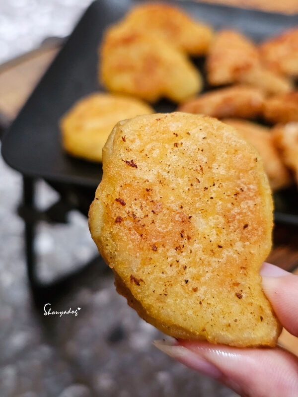 紅龍雞塊開箱|比麥當勞還好吃的居家宵夜!塔香鹹酥雞、爆爆起司條、台式無骨炸酥肉實測,Friday Night 的放縱食光 - 第8張圖 紅龍雞塊評價-比麥當勞好吃-雞塊斷面實測