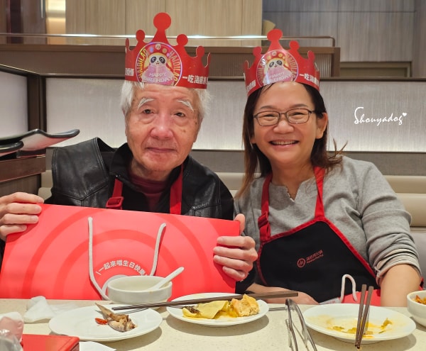 台北食記|海底撈火鍋信義微風南山店:傳承台灣一號店精神!三月兩老慶生大禮包、川劇變臉、會跳動的蛙?初體驗驚喜全紀錄 - 第56張圖 台北食記|海底撈火鍋信義微風南山店:傳承台灣一號店精神!三月兩老慶生大禮包、川劇變臉、會跳動的蛙?初體驗驚喜全紀錄