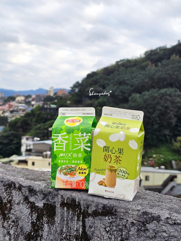 香菜花生奶茶-立頓-超商新品-開箱心得-開心果奶茶-全家-極品限定-錫蘭紅茶基底