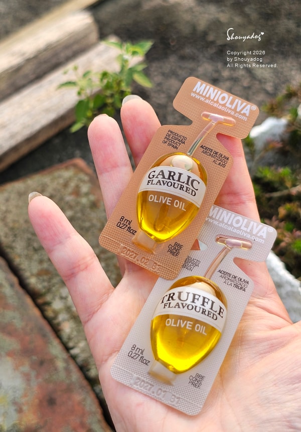 Minioliva 風味橄欖油隨身包-拿在手上