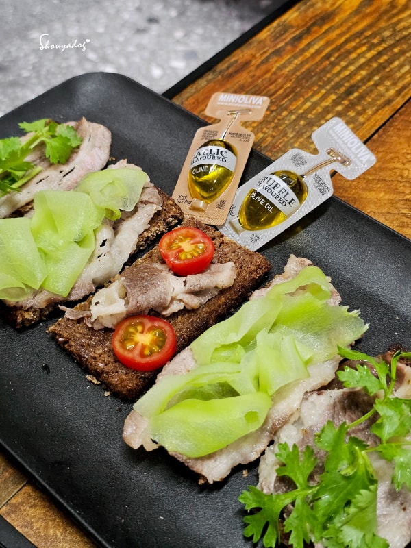Minioliva 風味橄欖油隨身與Smørrebrød 合照