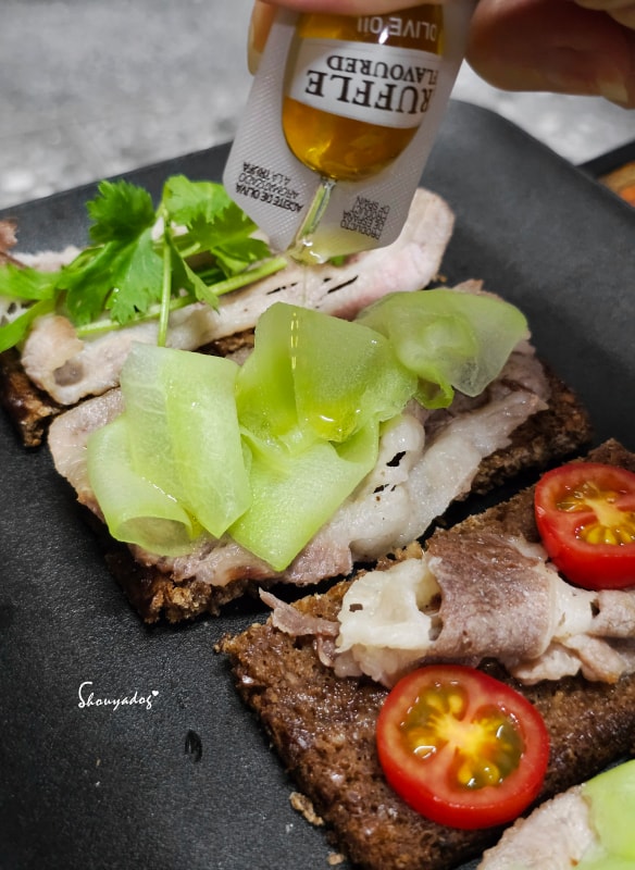 簡約版Smørrebrød-羊肉片與佛手瓜搭配風味橄欖油