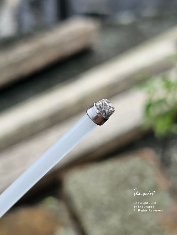 廚房好物推薦 | CUGF廚貴妃:不傷鍋的包鋼矽膠鍋鏟、自動開合噴倒兩用油瓶,小瓢蟲也愛的料理時光 - 第5張圖 CUGF-廚貴妃-噴倒兩用油瓶-細節控必看:防塞過濾孔與細緻霧化設計,料理不再油膩膩