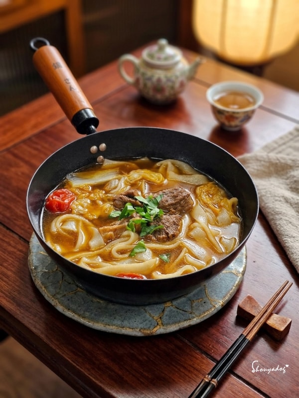 栗園米食-湯頭的不黏膩：紅燒牛肉湯粄條與蔬果的私語