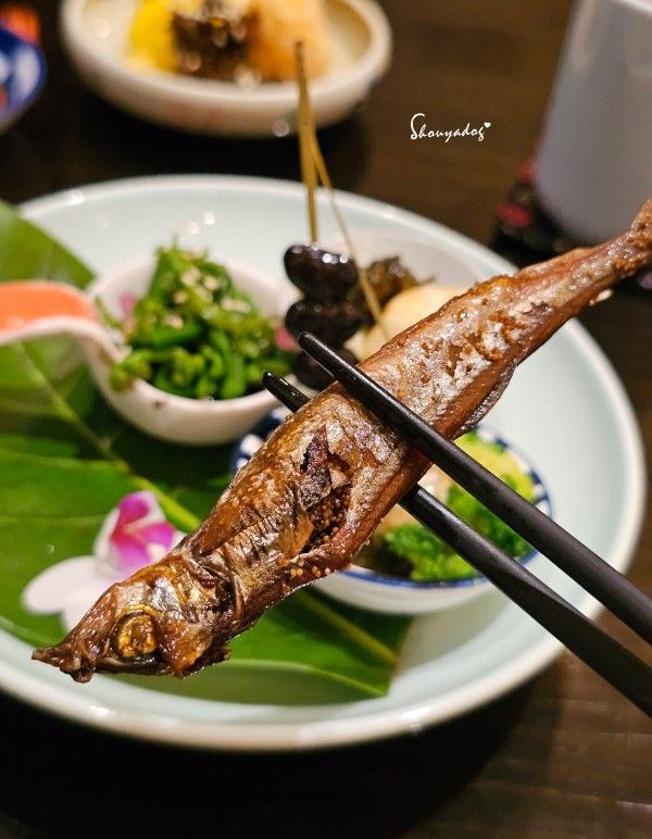 台北懷石料理前菜-心月懷石自製小菜、水晶蔬菜凍佐鮭魚卵與柳葉魚甘露煮-主角