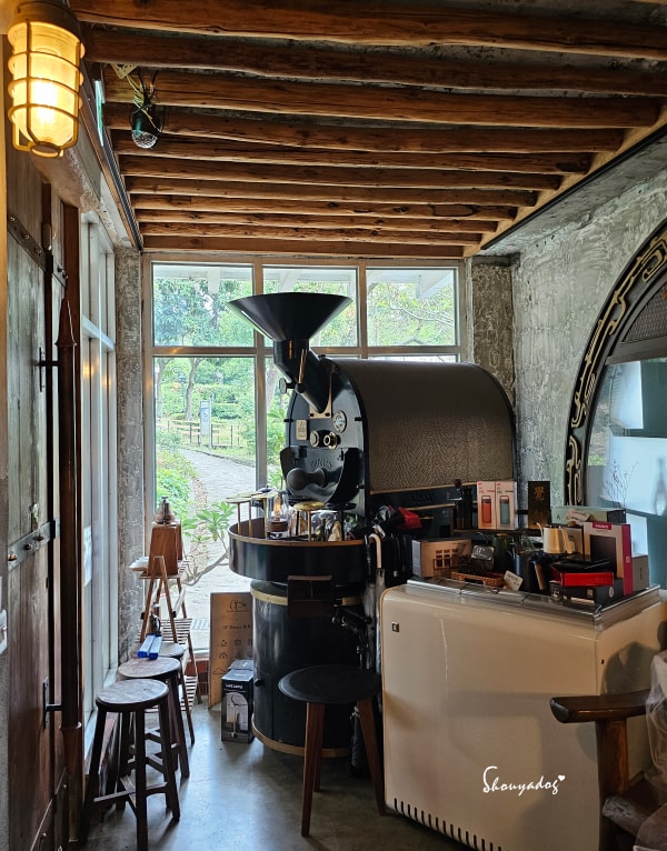 淡水校園秘境|QP Terrace 覺軒會館:森林系玻璃小屋的精緻午餐與宮廷裡的烏龜疊疊樂 - 第12張圖 QP Terrace 覺軒會館室內景觀-淡江大學森林系餐廳-入口