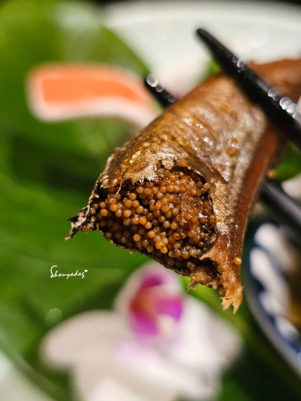 台北懷石料理前菜-心月懷石自製小菜、水晶蔬菜凍佐鮭魚卵與柳葉魚甘露煮-卵特寫
