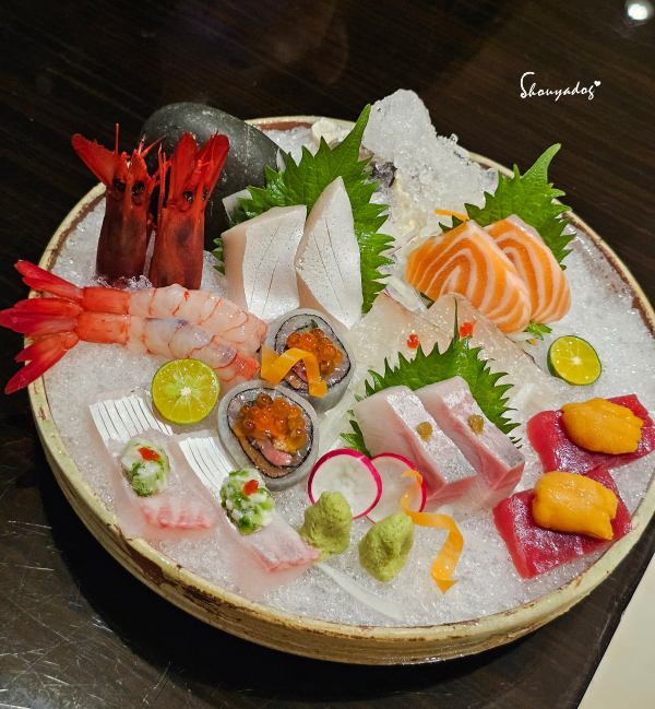 奢華旬鮮季節生魚片盛合：黑鮪魚、海膽、青甘、胭脂蝦，一口吞的纏綿