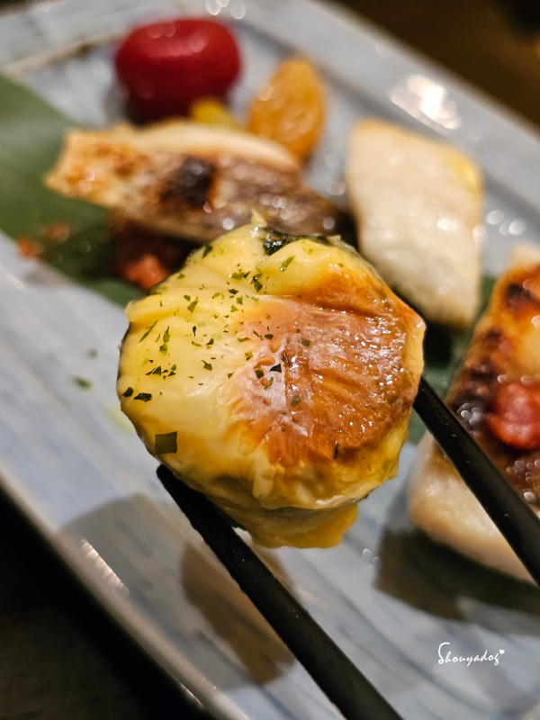 台北無菜單日料烤物-心月懷石日本料理烤午仔魚鯛魚雙拼與焗烤櫛瓜-夾起