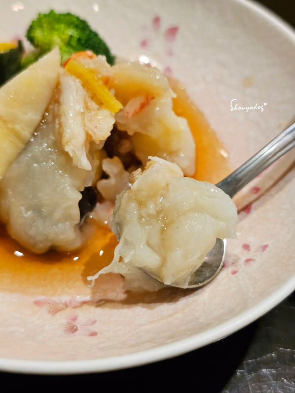 心月懷石必吃手工菜-招牌煮物山藥包內餡蝦肉蟹肉絲與柴魚昆布高湯芡汁-內餡