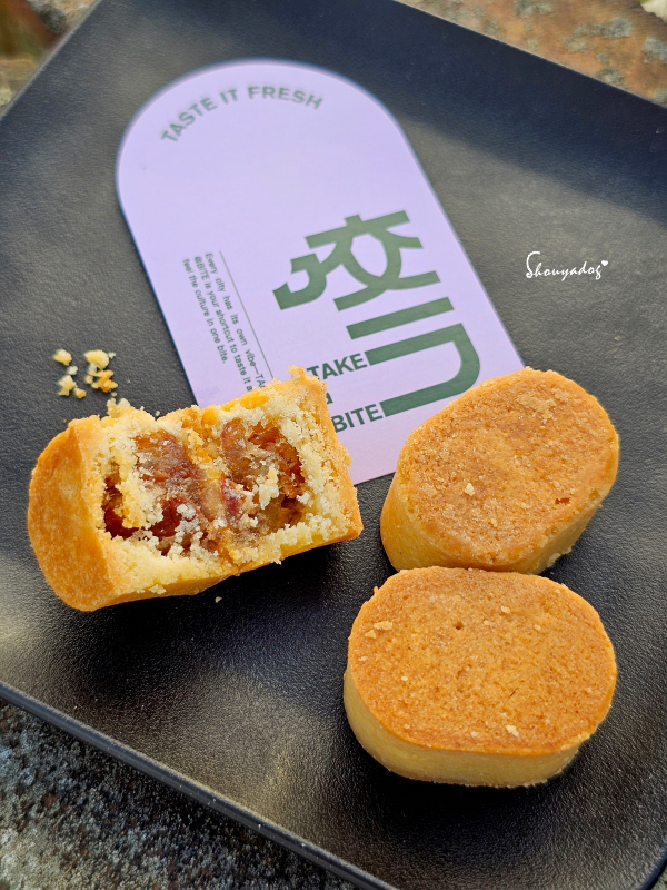 宅配甜點|咬一口 TAKE A BITE 琥珀荔枝酥:姊妹們的優雅下午茶點,清爽不掉屑的一口酥 - 第5張圖 告別傳統鳳梨酥屑屑!小巧一口酥設計,優雅滿足下午茶的嘴饞味蕾